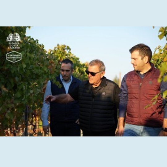 Μεγάλη διάκριση για τα Estates Costa Lazaridi. Γίνεται το πρώτο και μοναδικό οινοποιείο με Πιστοποίηση Αναγεννητικής Αμπελουργείας. Μεγάλη διάκριση για τα Estates Costa Lazaridi. Γίνεται το πρώτο και μοναδικό οινοποιείο με Πιστοποίηση Αναγεννητικής Αμπελουργείας.